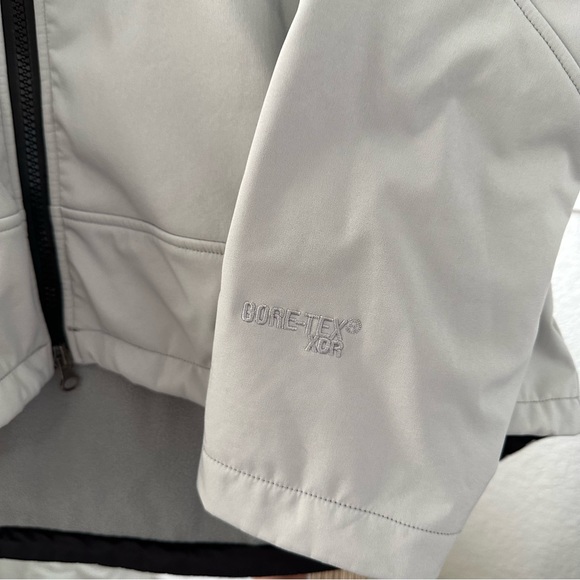 The North Face Summit Series Gore Tex Outview Jacket - Picture 3 of 15